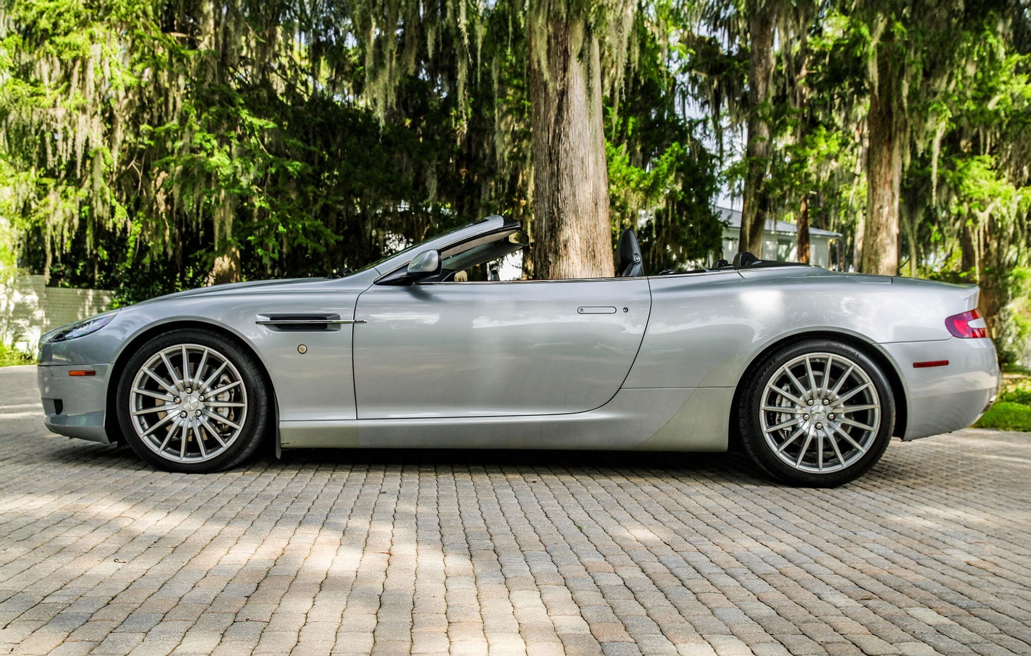 Aston Martin DB9 Volante